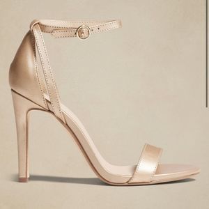 BANANA REPUBLIC STRAPPY HEELED SANDAL rose gold heels 8 EUC worn once